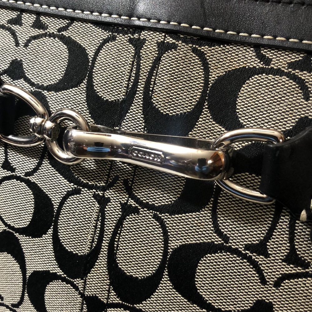 Coach Hamptons Signature C Medium Carryall Tote Bag. In GUC
Black Leather - Picture 7 of 15